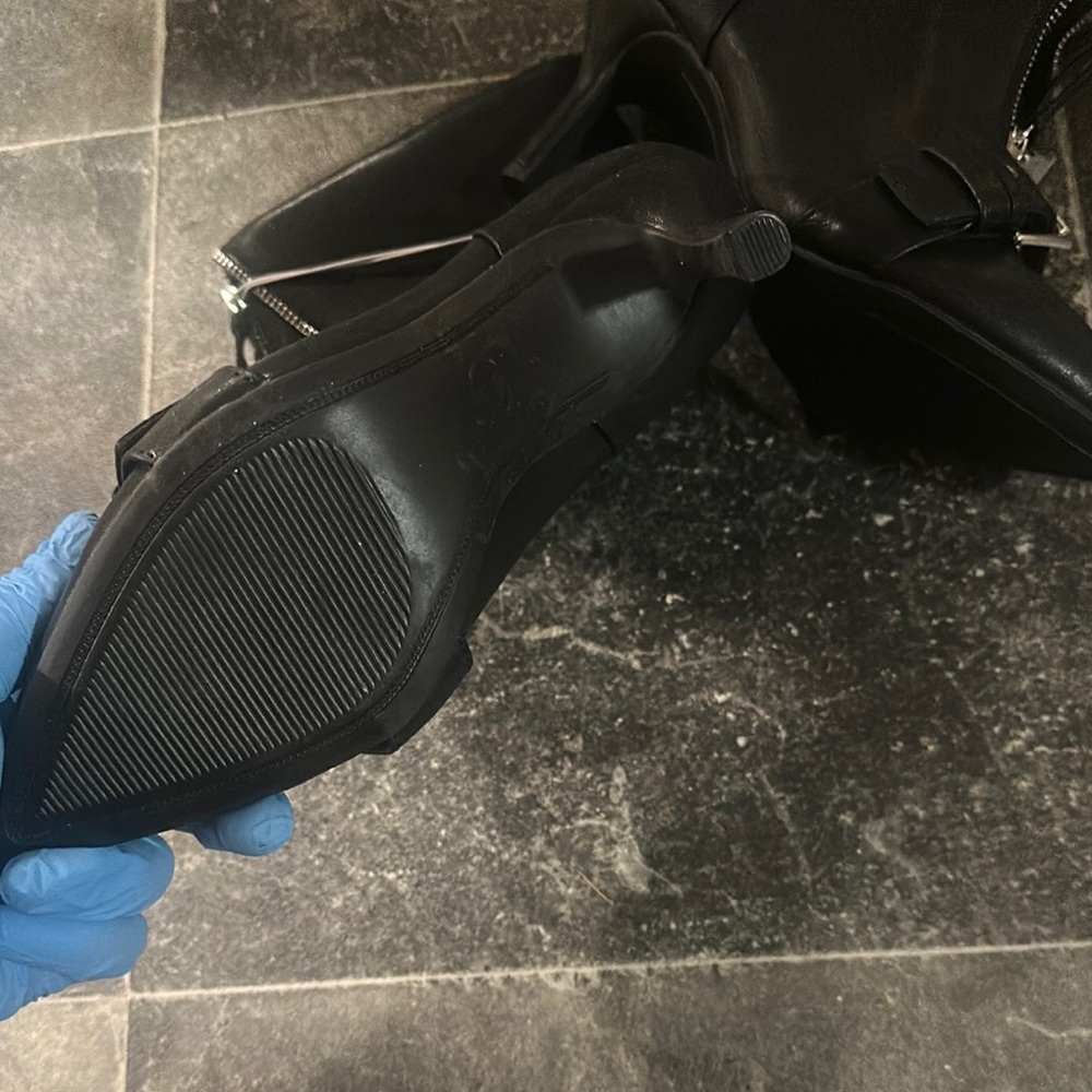 Black Leather Pointed-Toe Heeled Ankle Boots - Picture 2 of 3